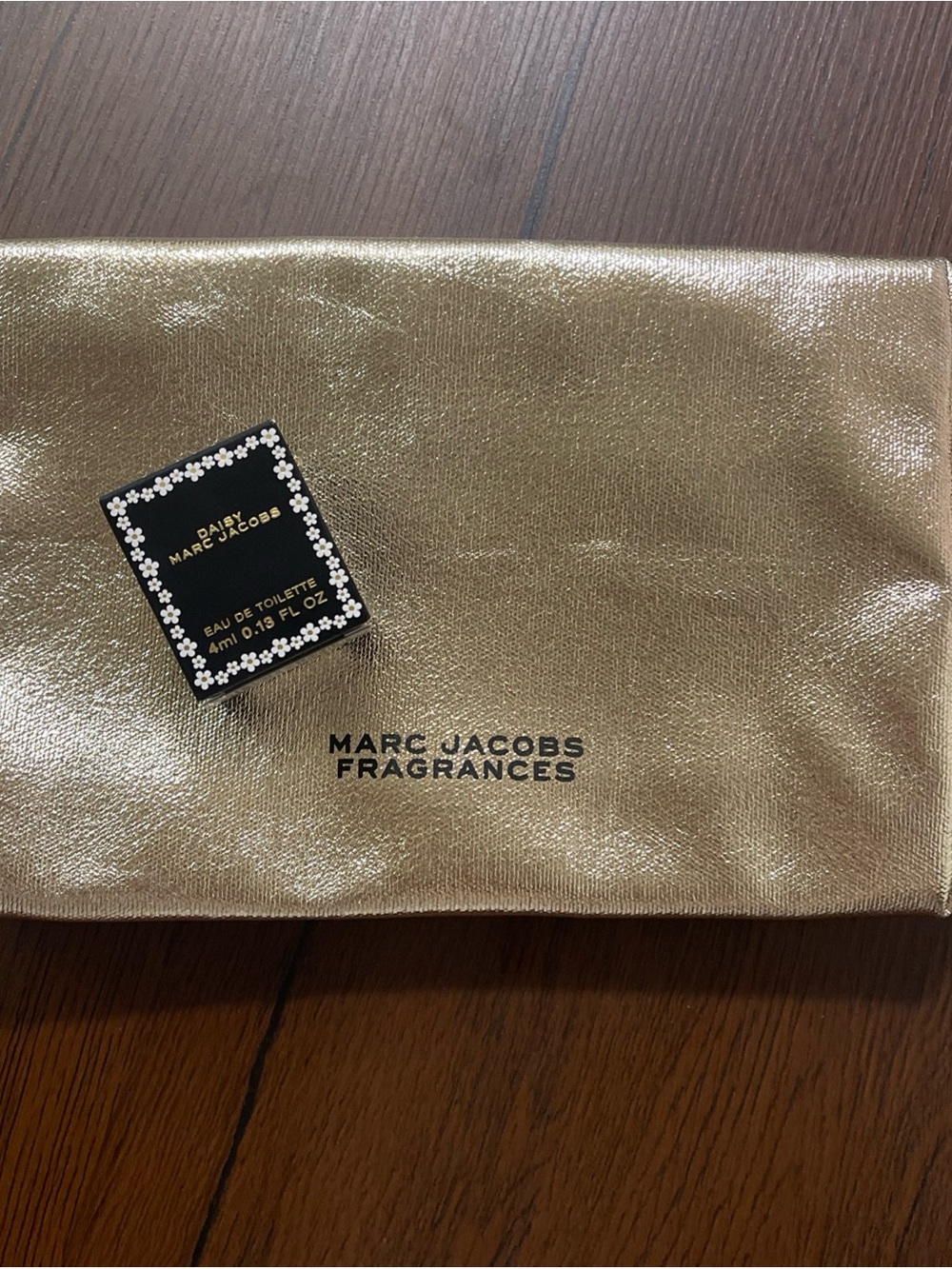 Marc Jacobs Gold Metallic Cosmetic Pouch with Daisy Mini fragance